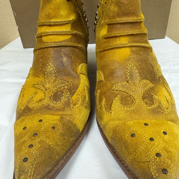 Donald J Pliner Soroh vintage suede boots - Picture 9 of 13